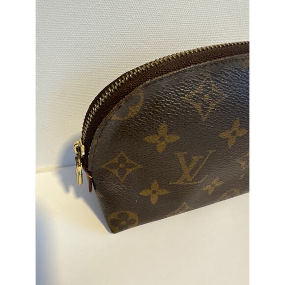 Louis Vuitton Monogram Pouch with LV Dustbag - Picture 6 of 17
